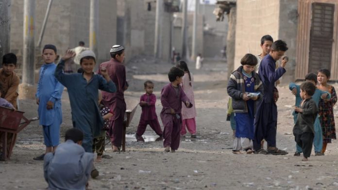 पाकिस्तान-में-आखिर-क्यों-फैली-है-इतनी-जहालत?-आंकड़े-दे-रहे-हैं-इस-सवाल-का-करारा-जवाब पाकिस्तान-में-आखिर-क्यों-फैली-है-इतनी-जहालत?-आंकड़े-दे-रहे-हैं-इस-सवाल-का-करारा-जवाब