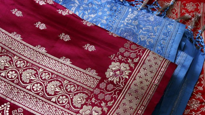 आपकी-पसंदीदा-साड़ी-खराब-न-हो,-स्टोर-करते-समय-रखें-इन-बातों-का-ध्यान आपकी-पसंदीदा-साड़ी-खराब-न-हो,-स्टोर-करते-समय-रखें-इन-बातों-का-ध्यान