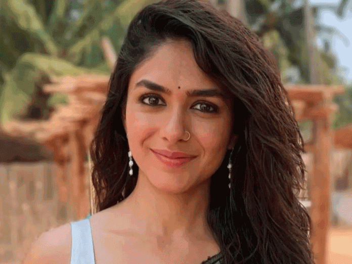 मृणाल-ठाकुर-ने-अल्लू-अर्जुन-को-भेजा-बुके: