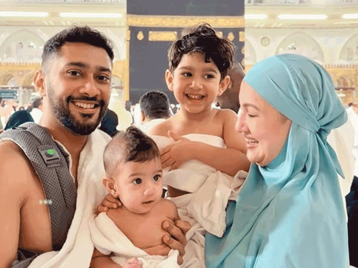 गौहर-खान-ने-छोटे-बेटे-फरवान-की-पहली-झलक-दिखाई:-मक्का-यात्रा-की-तस्वीरें-शेयर-कीं,-पति-जैद-दरबार-और-दोनों-बच्चे-साथ-नजर-आए