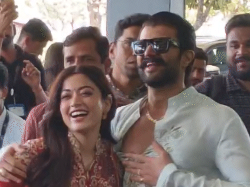 पहली-बार-पति-के-साथ-दिखीं पहली-बार-पति-के-साथ-दिखीं