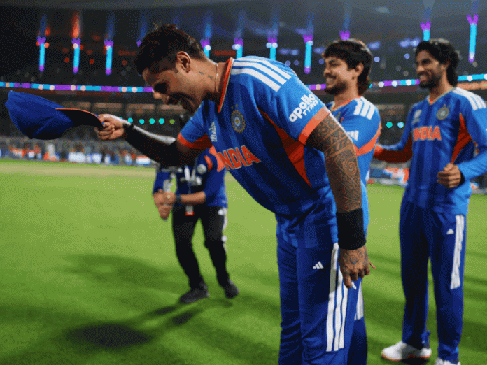 सूर्या-ने-सैमसन-के-सम्मान-में-टोपी-उतारी:-जीत-के-बाद-संजू-घुटनों-पर-बैठे;-भारतीय-कप्तान-ने-धूल-उड़ाकर-बॉलिंग-एंड-चुना