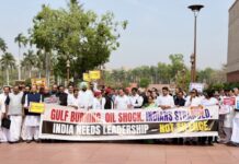 विपक्ष का संसद परिसर में प्रदर्शन, पश्चिम एशिया तनाव, ऊर्जा सुरक्षा पर सरकार को घेरा