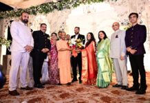 मुख्यमंत्री योगी पहुंचे प्रयागराज, अलग-अलग जगहाें पर दाे नवदंपतियाें काे दिए आशीर्वाद