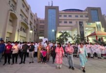 देवरिया मेडिकल कॉलेज में आकाश पांडे को न्याय दिलाने की मांग को लेकर कैंडल मार्च