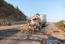 ब्रेक फेल से भीषण हादसा: कंटेनर चालक समेत दो की मौत, तीन घायल