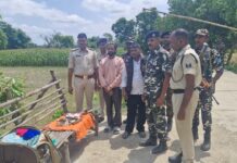 नेपाल सीमा से घुसपैठ करते दो युवक गिरफ्तार, लाखों की नेपाली व भारतीय करेंसी बरामद