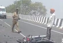 बोलेरो की टक्कर से बाइकसवार दंपति और दो बच्चों की मौत