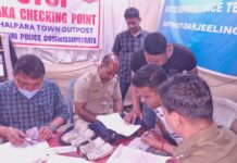 कार से दो लाख 70 हजार रुपये नकद बरामद