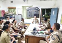 देर रात सड़कों पर उतरे एसएसपी, नगर थाने का भी किया औचक निरीक्षण