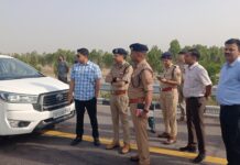 उन्नाव जिले में लखनऊ-आगरा एक्सप्रेसवे पर डबल डेकर बस पलटी, एक दराेगा सहित छह की मौत व 21 घायल