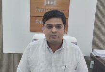 डीएम ने 68 पंचायत सचिवों को किया निलंबित, सरकारी योजनाओं और जनगणना कार्य बाधित का आरोप
