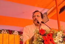 मऊ में दोहरीघाट औडिहार मेमू के उद्घाटन पूर्व दोहरीघाट में भाजपा सपा में बाहु बल का प्रदर्शन, मेमू के असली हकदार को टटोलती रही जनता
