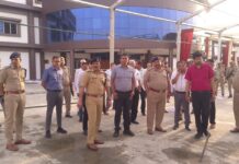 मऊ मे मुख्यमंत्री के प्रस्तावित दौरे की तैयारियों का मंडलायुक्त एवं डीआईजी ने किया स्थलीय निरीक्षण