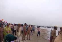 बलिया : मुंडन संस्कार में शामिल होने आए चार बच्चे गंगा नदी में डूबे, तीन के माैत, एक की तलाश जारी
