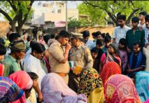 नीम के पेड़ पर लटका मिला युवती का शव