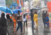 उत्तर बंगाल में भारी बारिश का कहर जारी, तीन जिलों में रेड अलर्ट