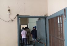 सरकारी आवास में चिकित्सक का शव मिला