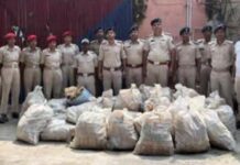 कोसी नदी में पुलिस की बड़ी कार्रवाई, नाव से 720 लीटर नेपाली शराब बरामद