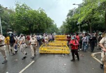 संसद मार्च से पहले बवाल: जंतर-मंतर की ओर बढ़ रहे प्रदर्शनकारियों पर लाठीचार्ज, रेल भवन के पास छोड़े गए आंसू गैस के गोले
